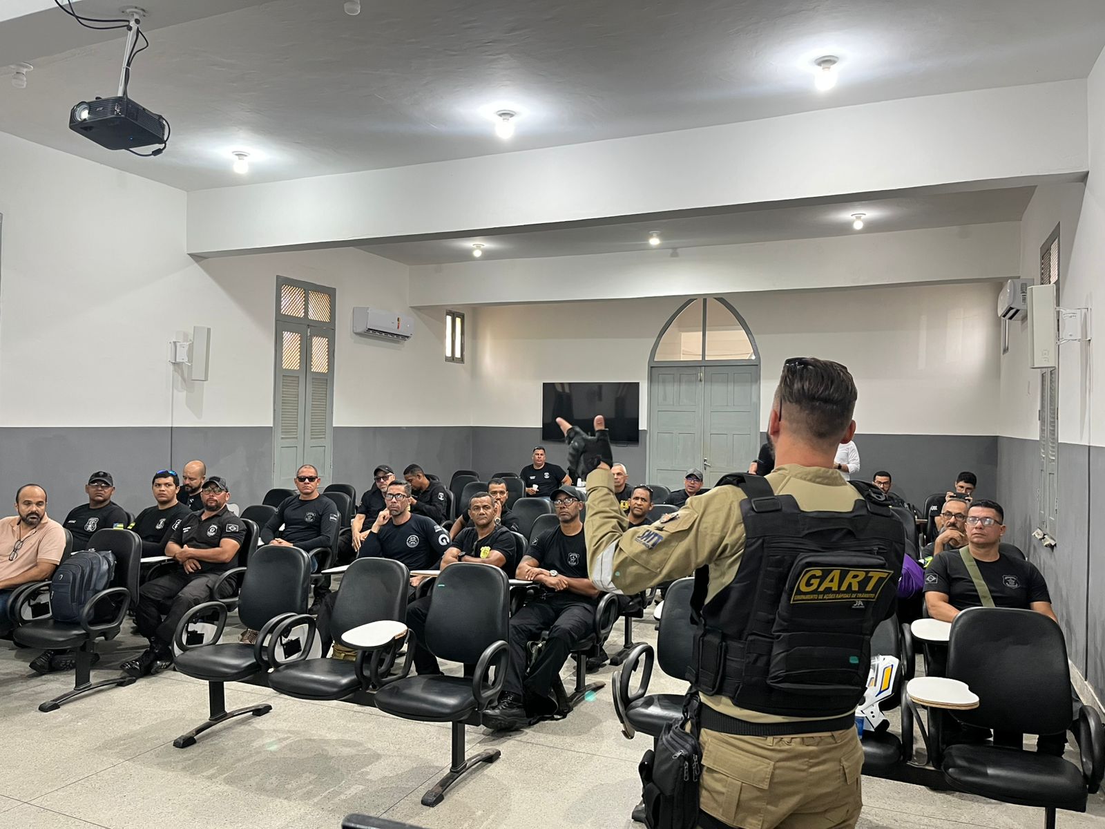 Agentes da SMTT ministram curso de Direção Defensiva para profissionais do sistema penitenciário - SMTT Aracaju